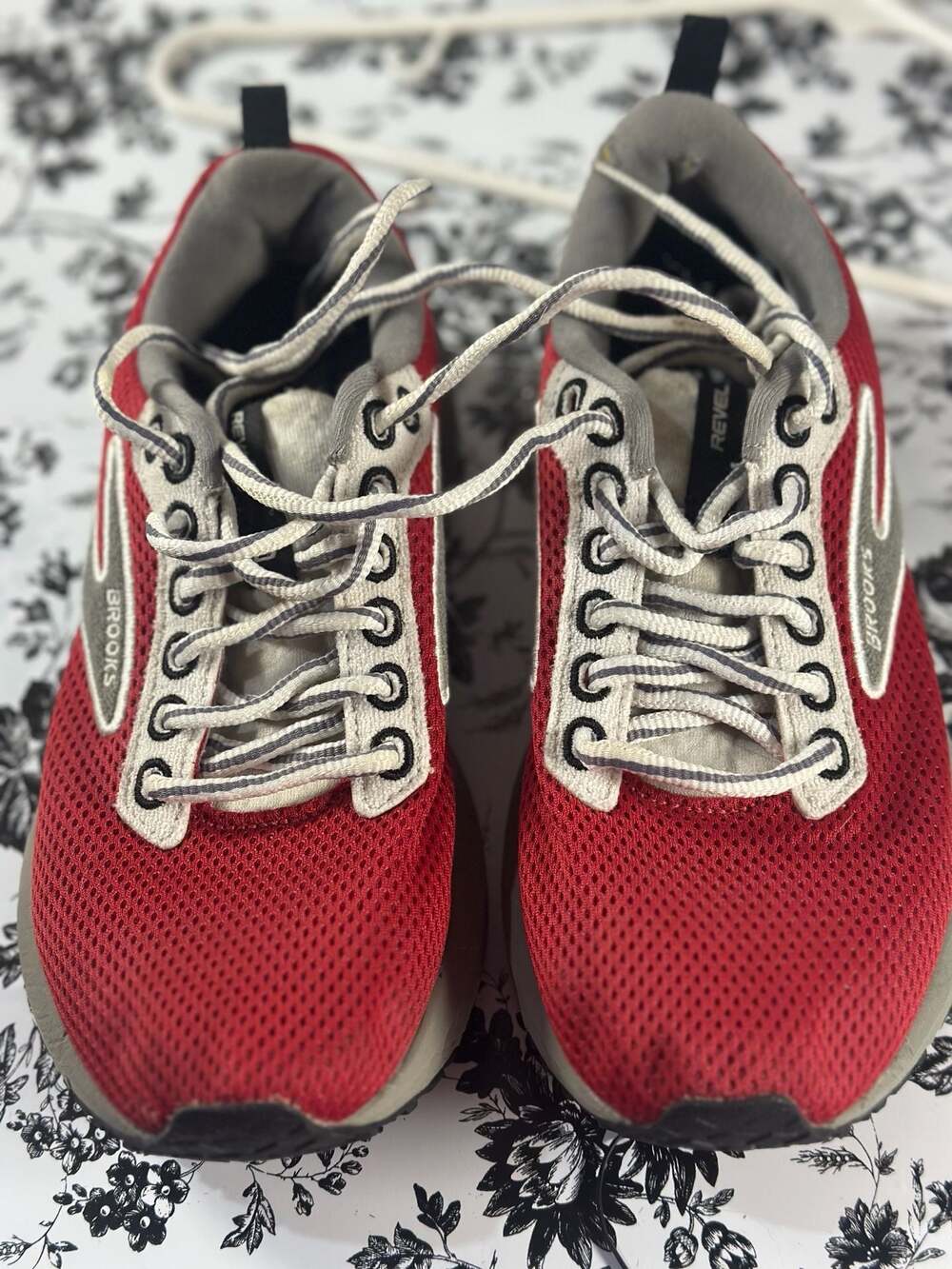 Brooks Revel 6 Men's Running Shoes Red and Grey Size 8